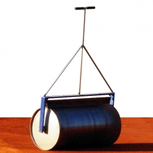 Hand roller with water tank for tennis court